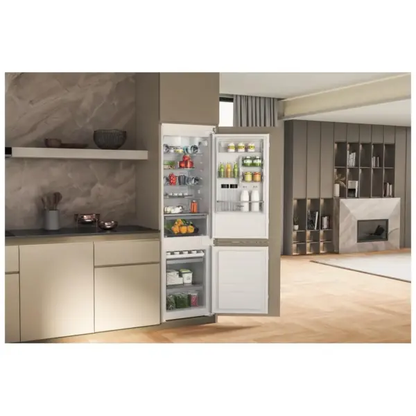 Холодильник Whirlpool WHC18D011C1SF